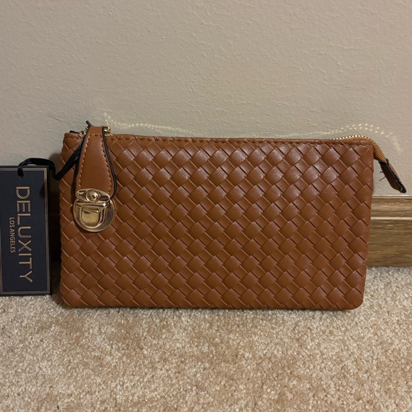 Deluxity Handbags - Brown Woven Clutch Purse
